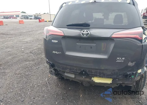2018 Toyota Rav4 Xle z USA, uszkodzony, nr VIN 2T3RFREV5JW800336
